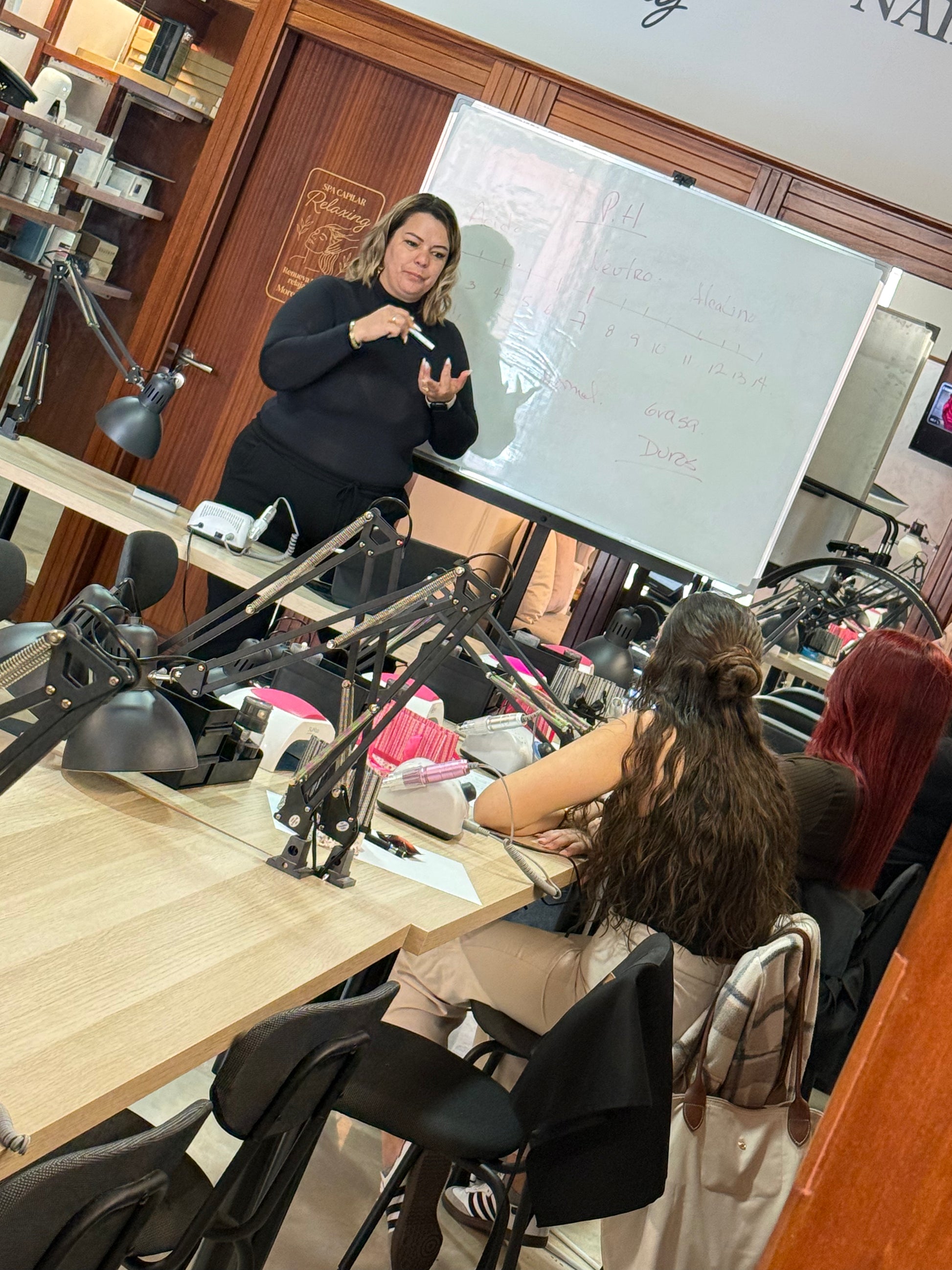 RESERVA Curso de Manicura Nivel 1 + Nivelación Perfecta - More than nail store